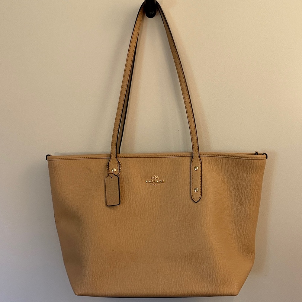 Coach Beige Leather Tote with zipper